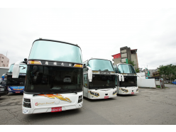 42座四排椅遊覽車